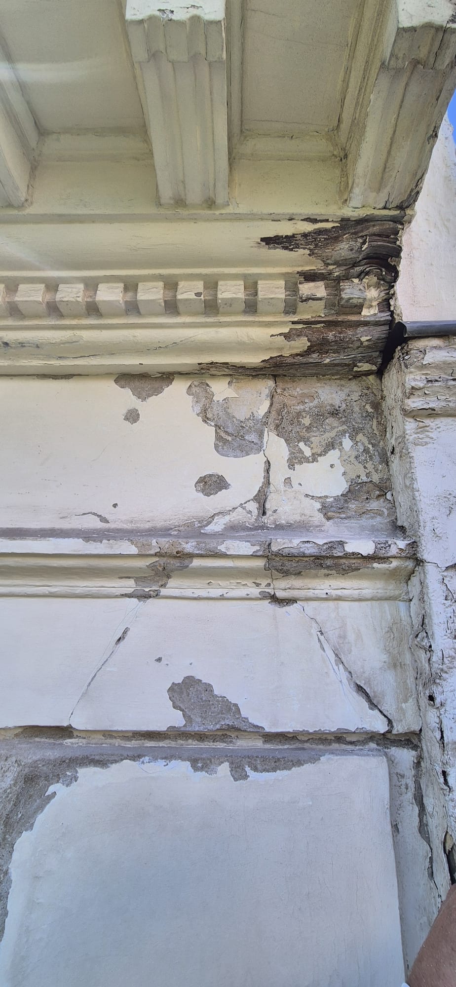 Restauración de cornisa