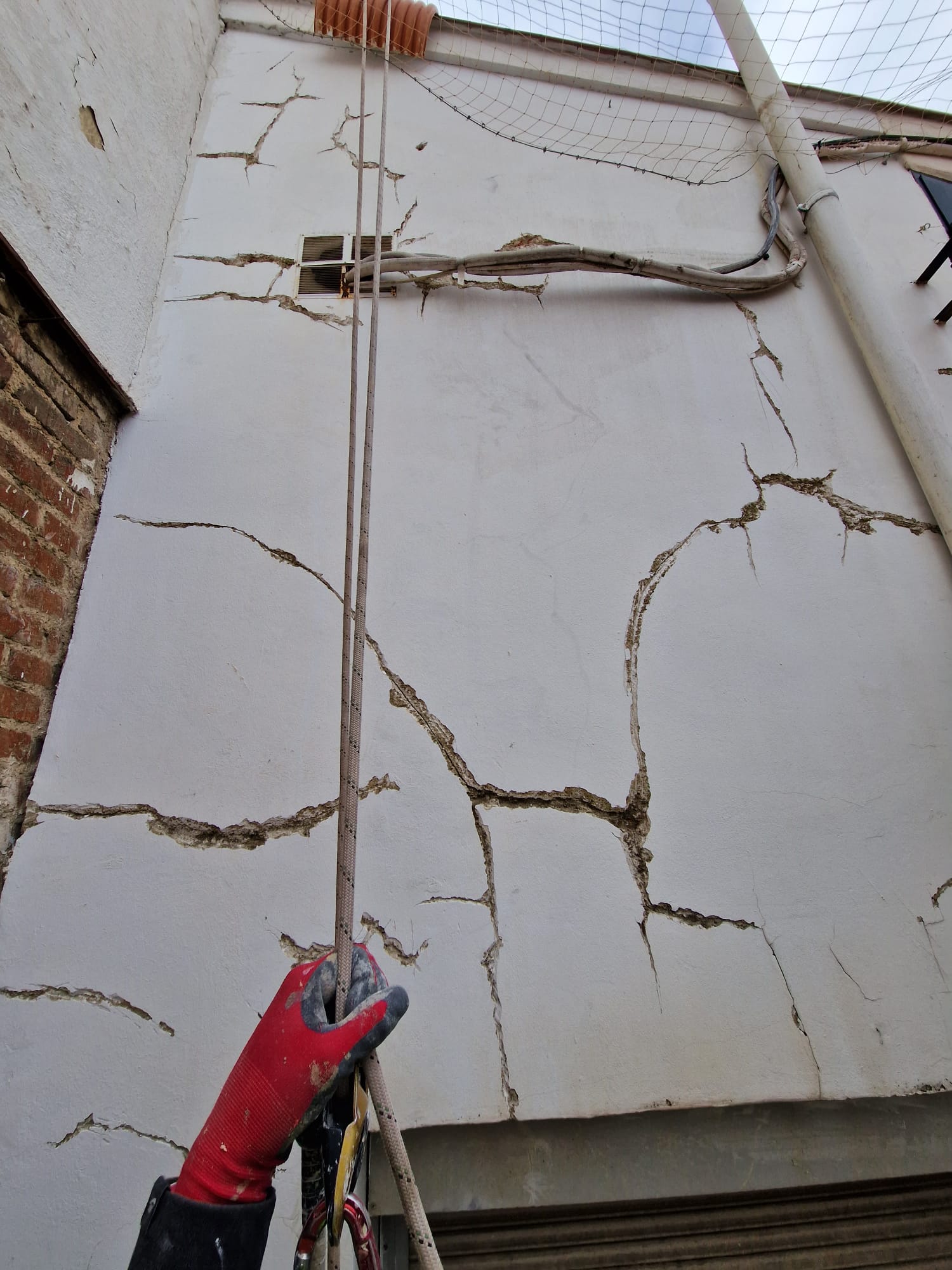 Restauración y pintura patio de luces