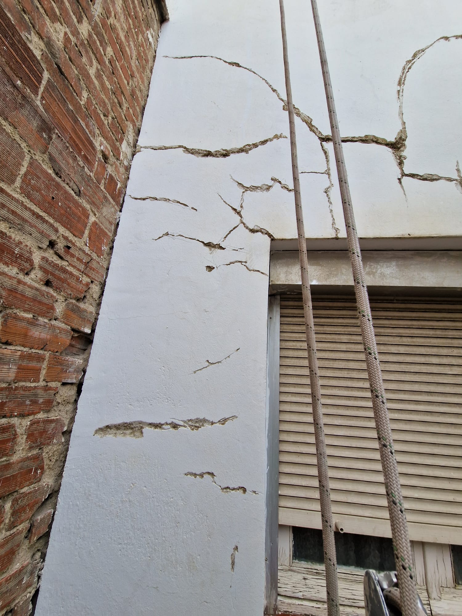 Restauración y pintura patio de luces