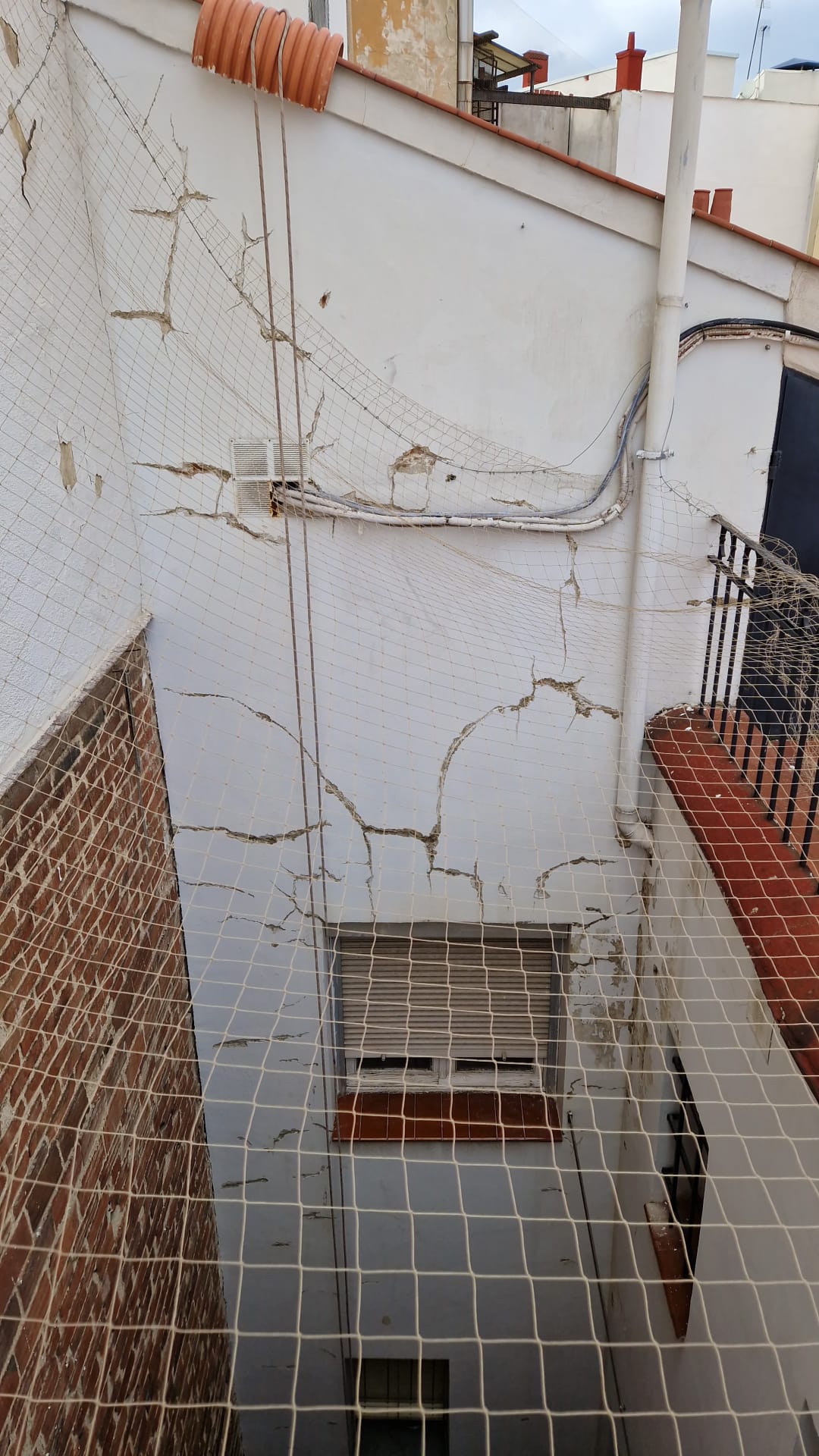 Restauración y pintura patio de luces