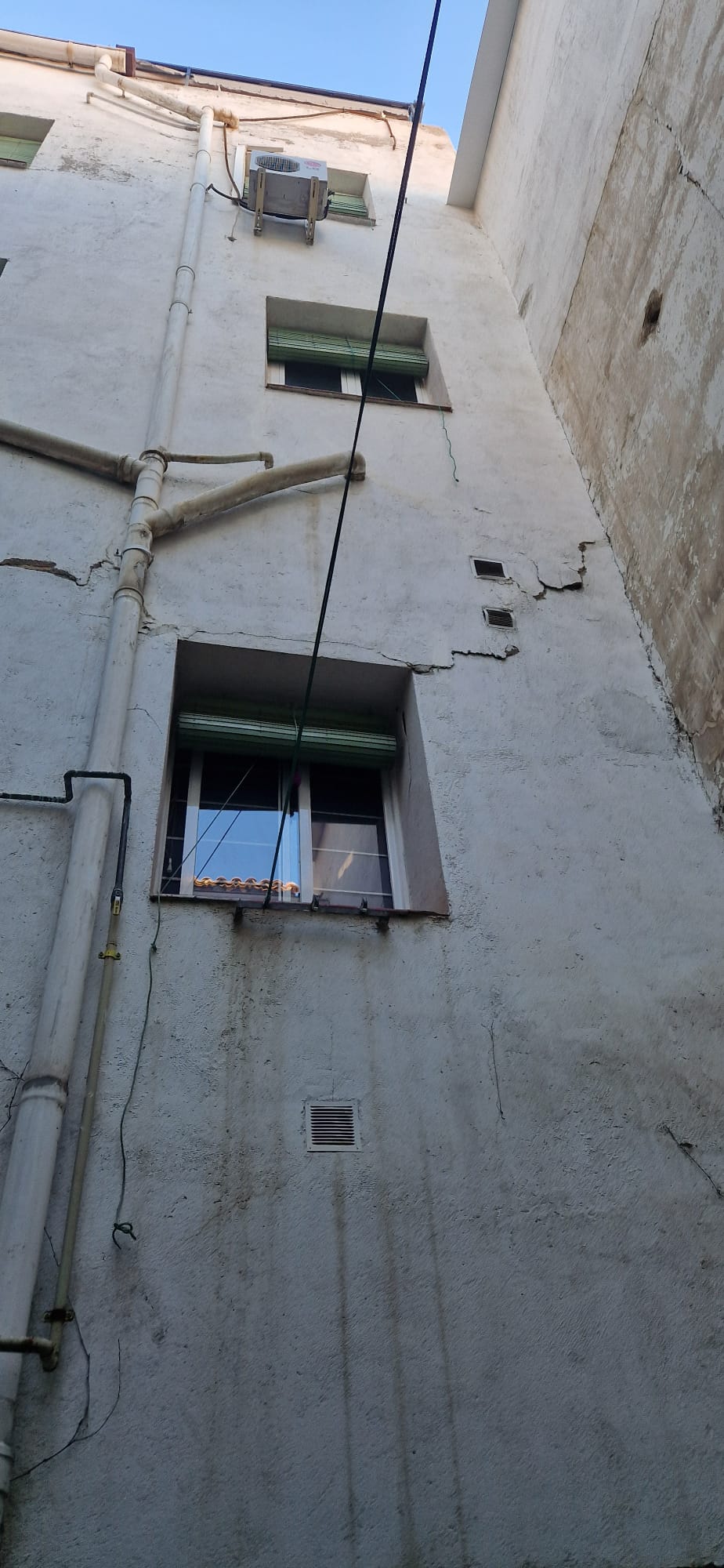 Restauración y pintura de patios