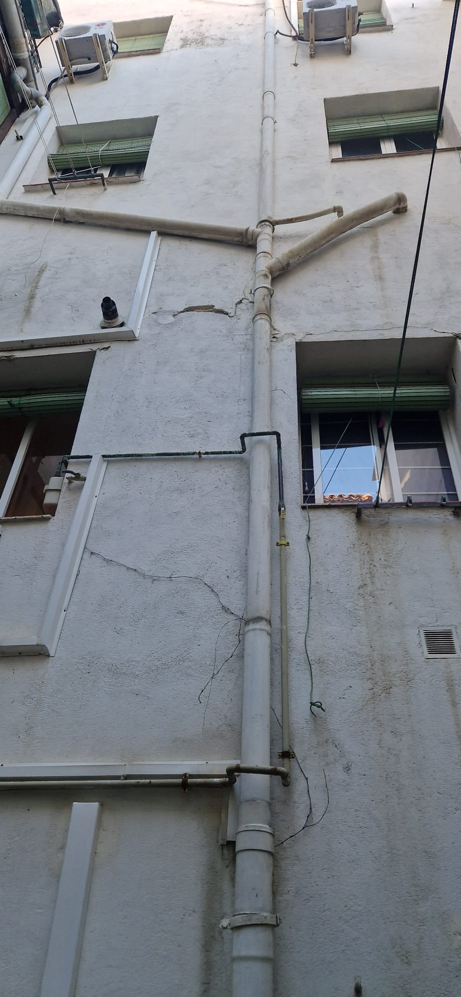 Restauración y pintura de patios