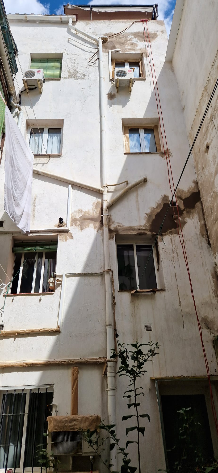 Restauración y pintura de patios