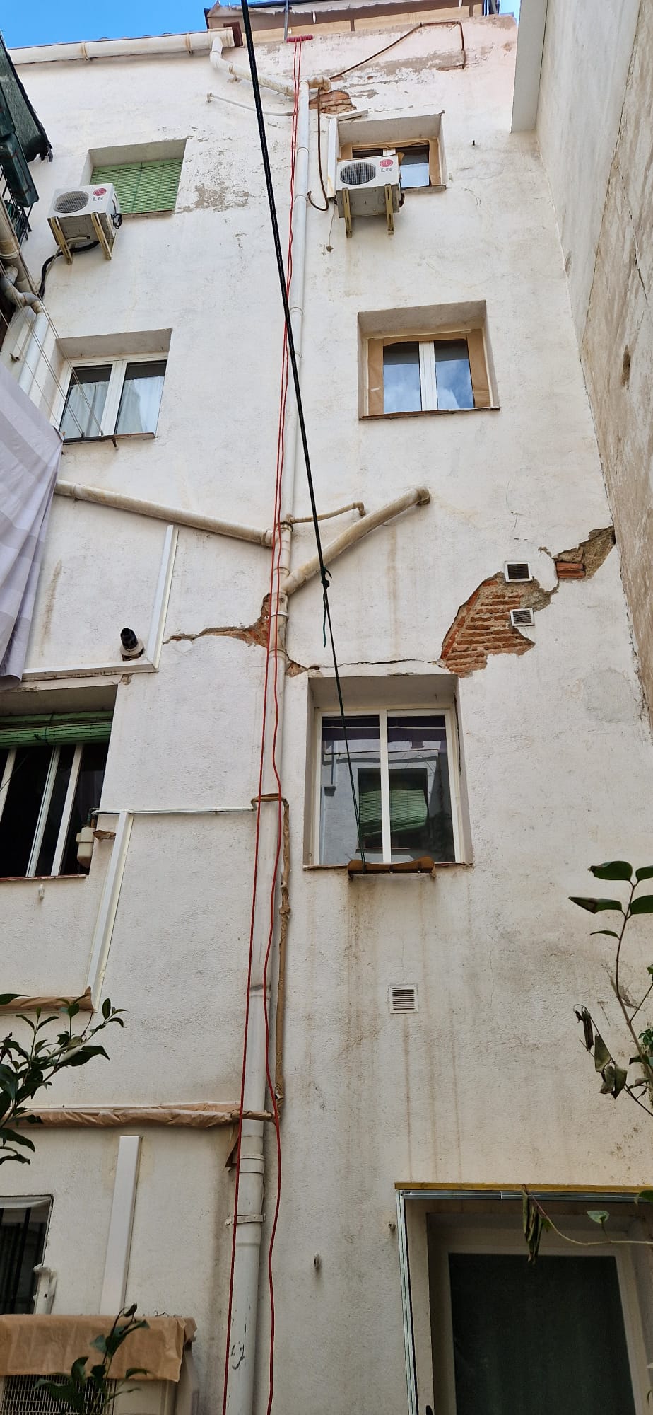 Restauración y pintura de patios