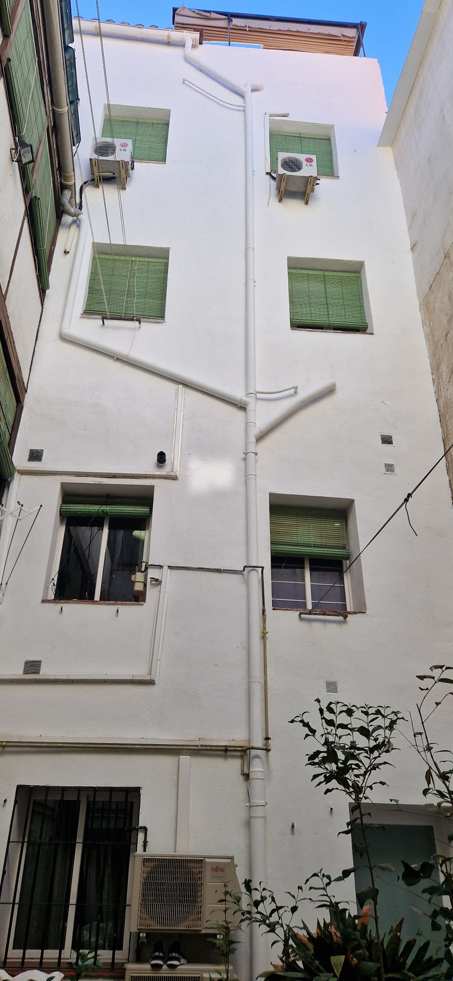 Restauración y pintura de patios