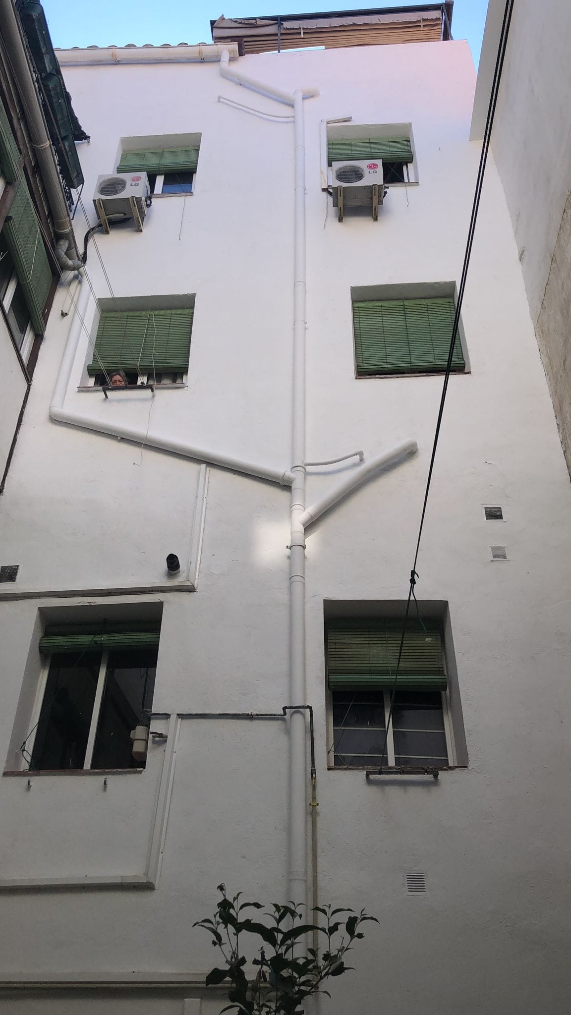 Restauración y pintura de patios