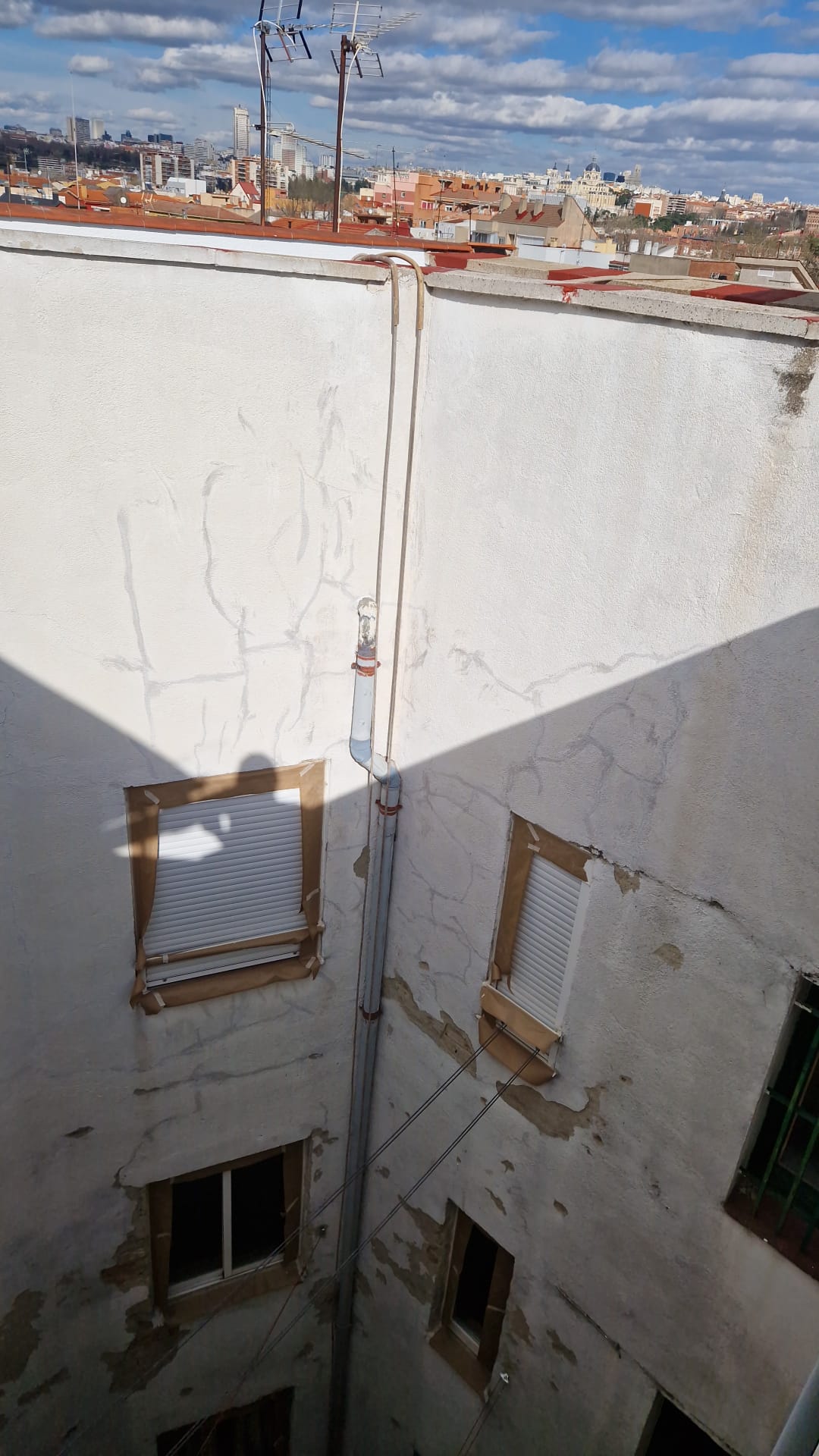 Restauración y pintura patio de luces