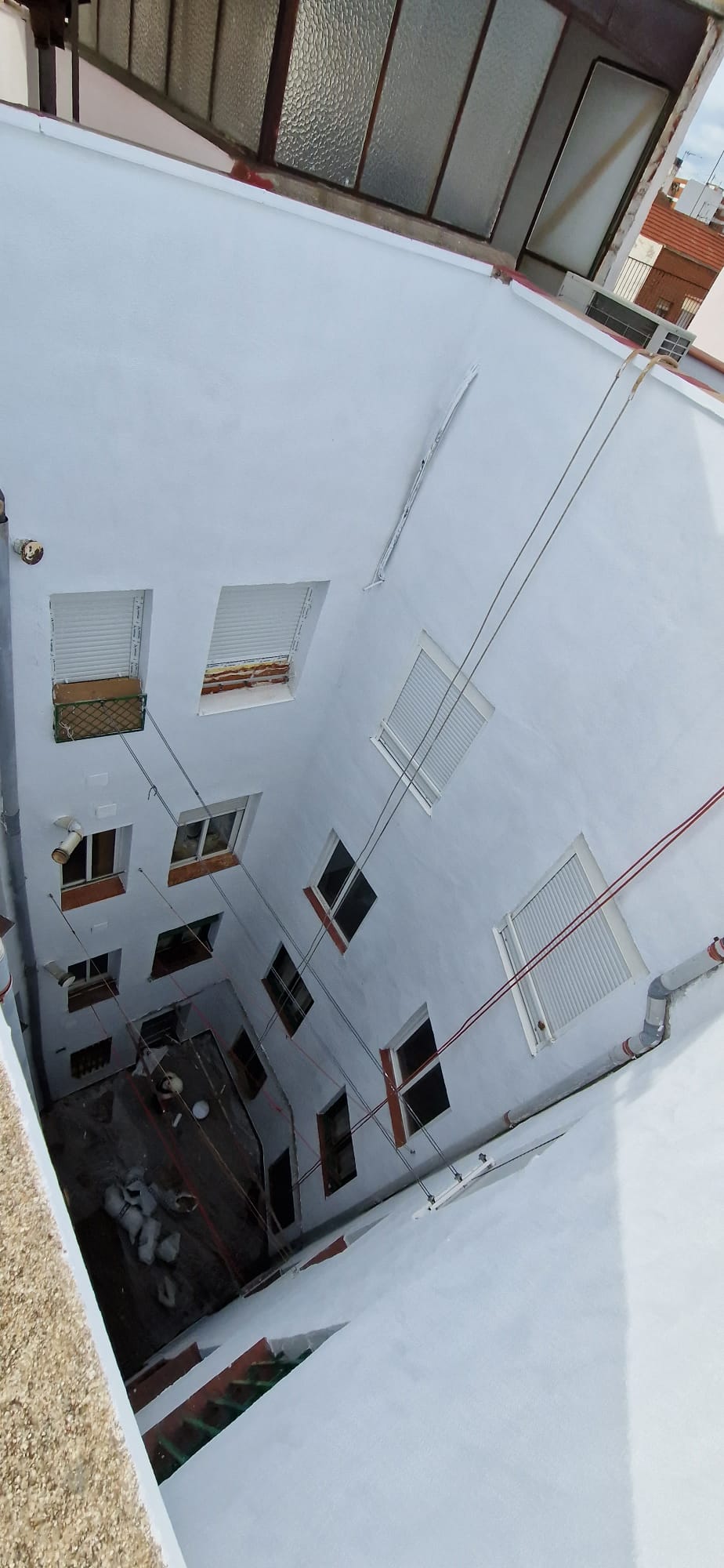 Restauración y pintura patio de luces