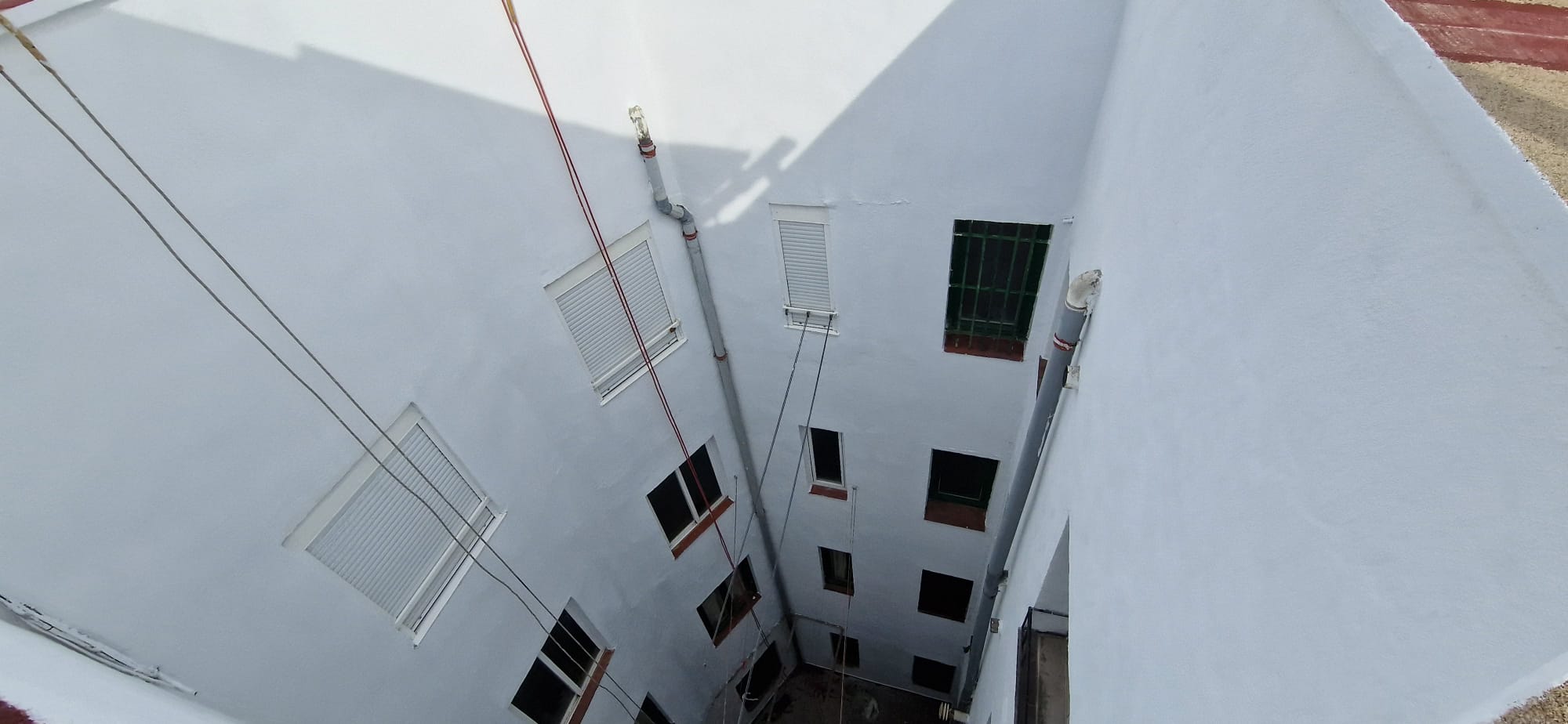 Restauración y pintura patio de luces