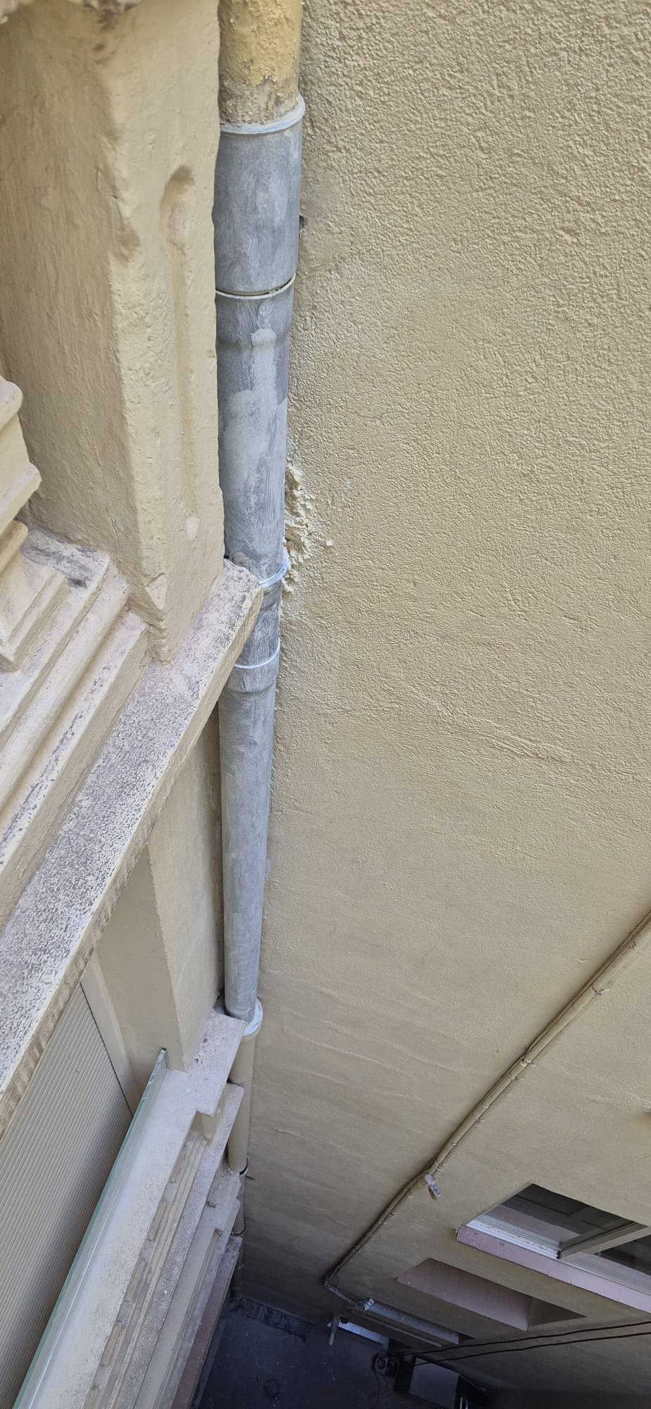 Sustitución del bajante de amianto por uno de PVC