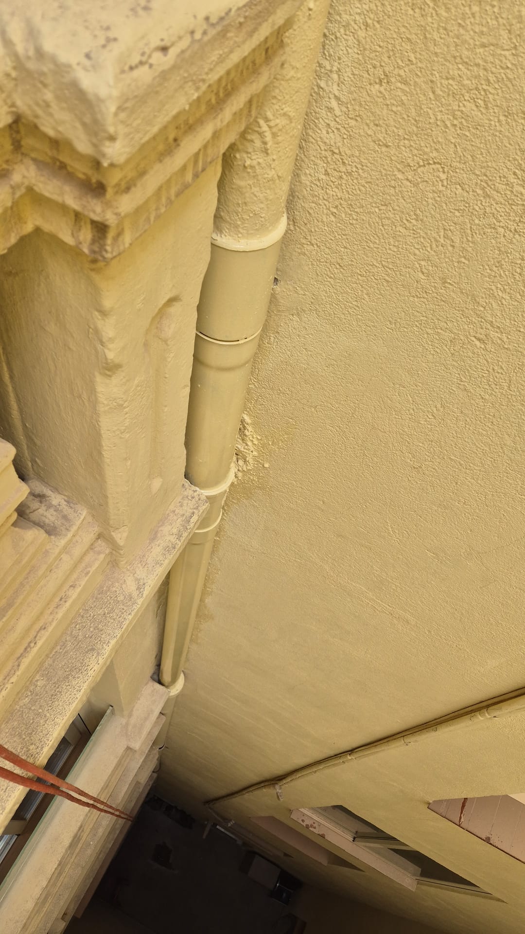 Sustitución del bajante de amianto por uno de PVC